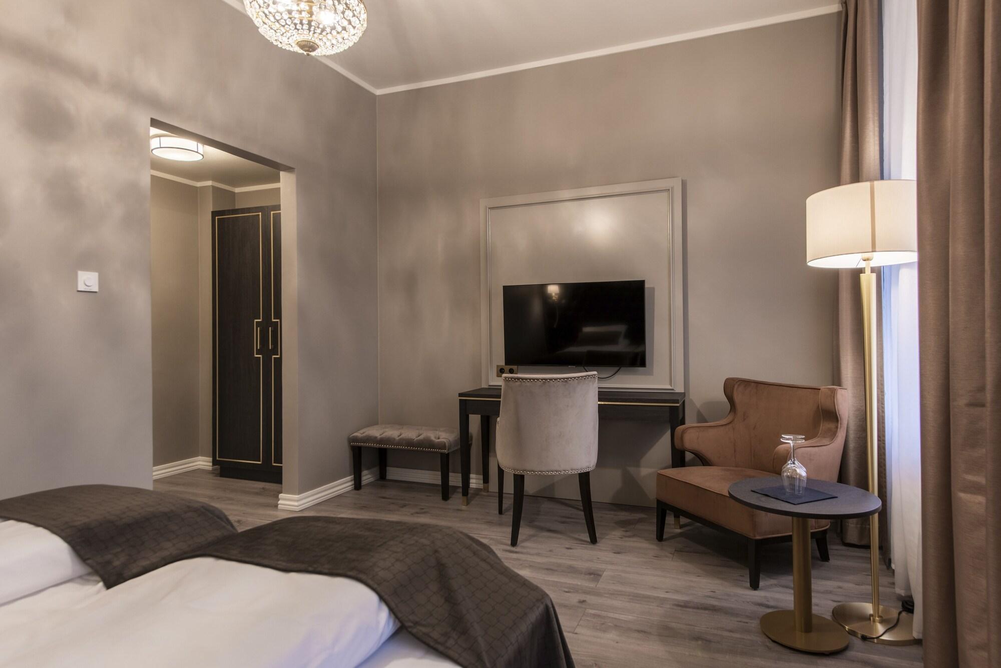 Home Hotel Grand Йёвик Экстерьер фото