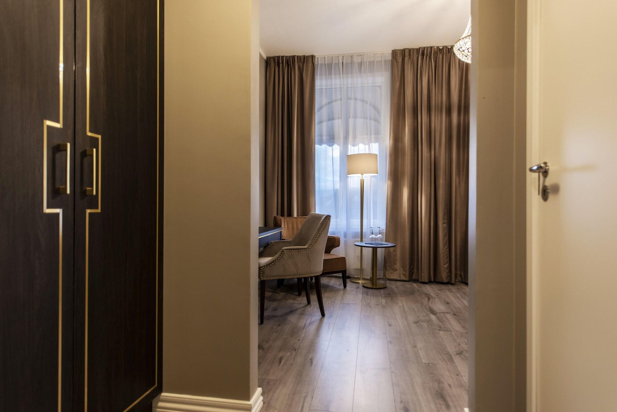 Home Hotel Grand Йёвик Экстерьер фото