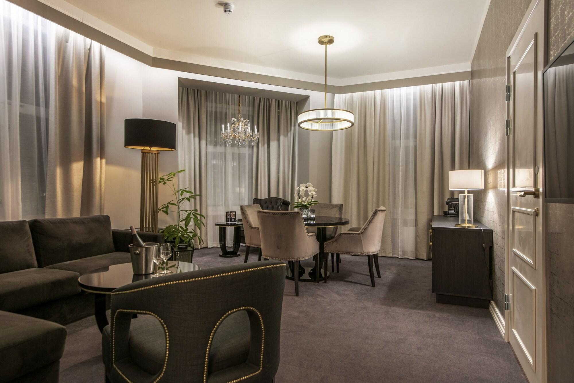 Home Hotel Grand Йёвик Экстерьер фото