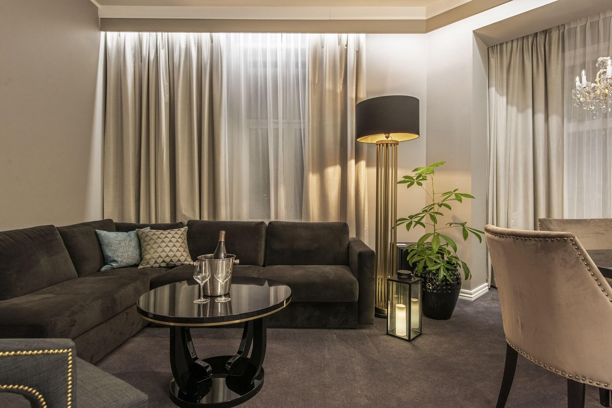 Home Hotel Grand Йёвик Экстерьер фото